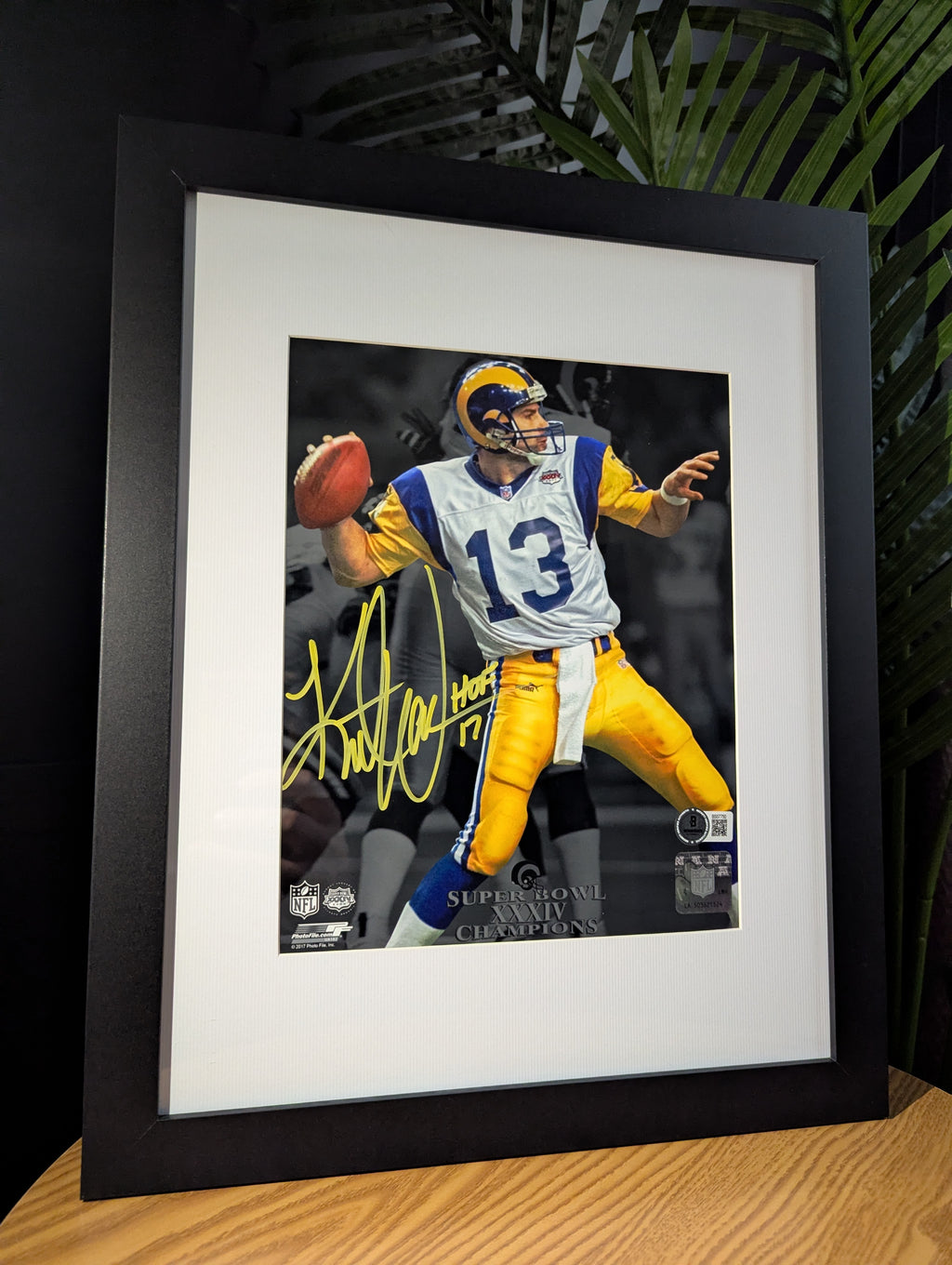 Kurt Warner - Signed 8x10 (Beckett)