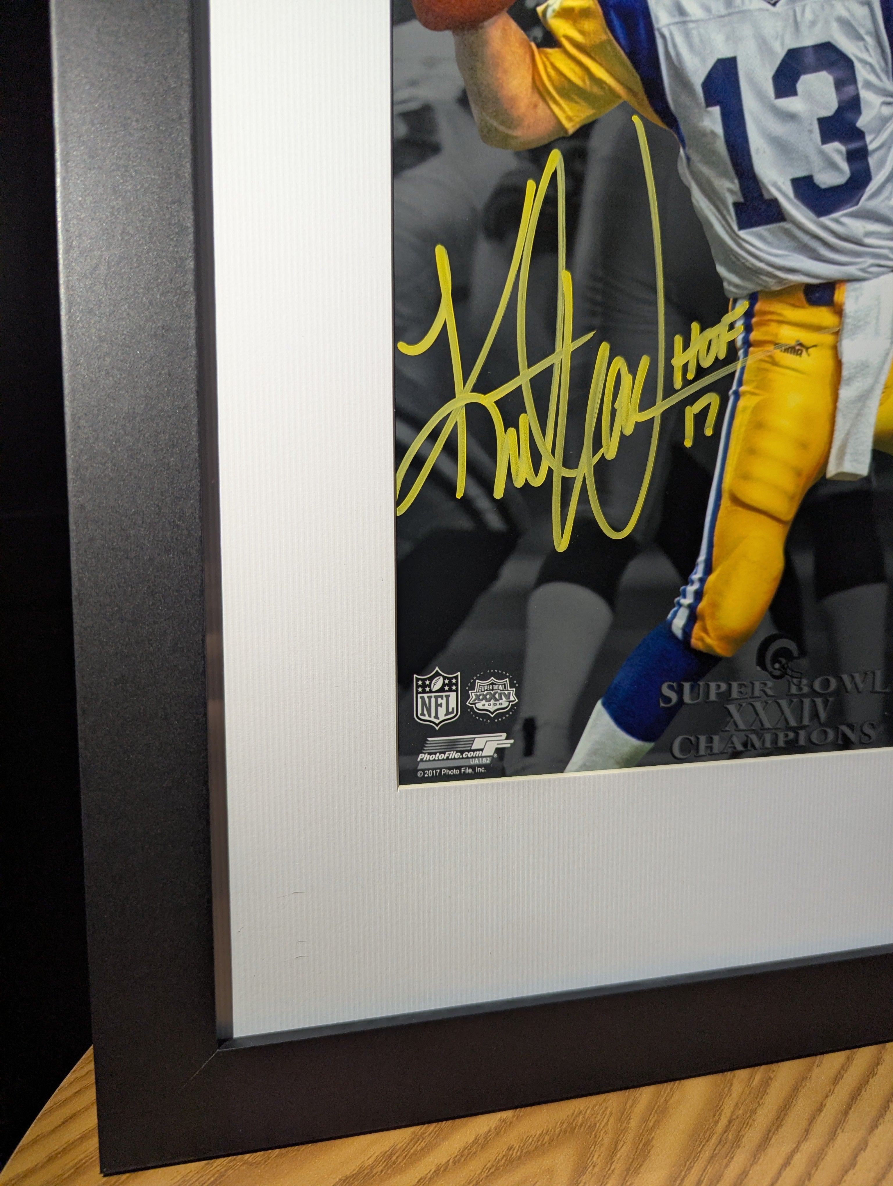 Kurt Warner - Signed 8x10 (Beckett)