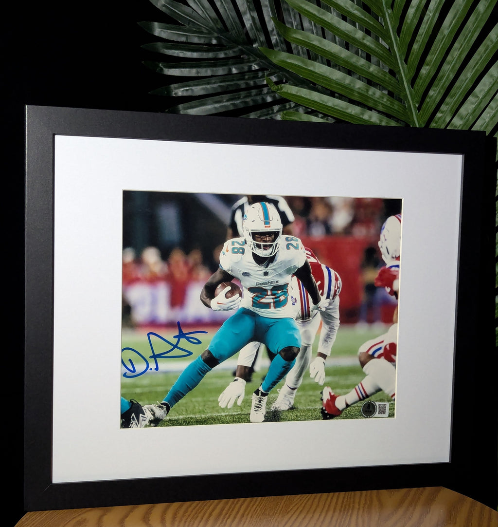 De'Von Achane - Signed 8x10 (Beckett)