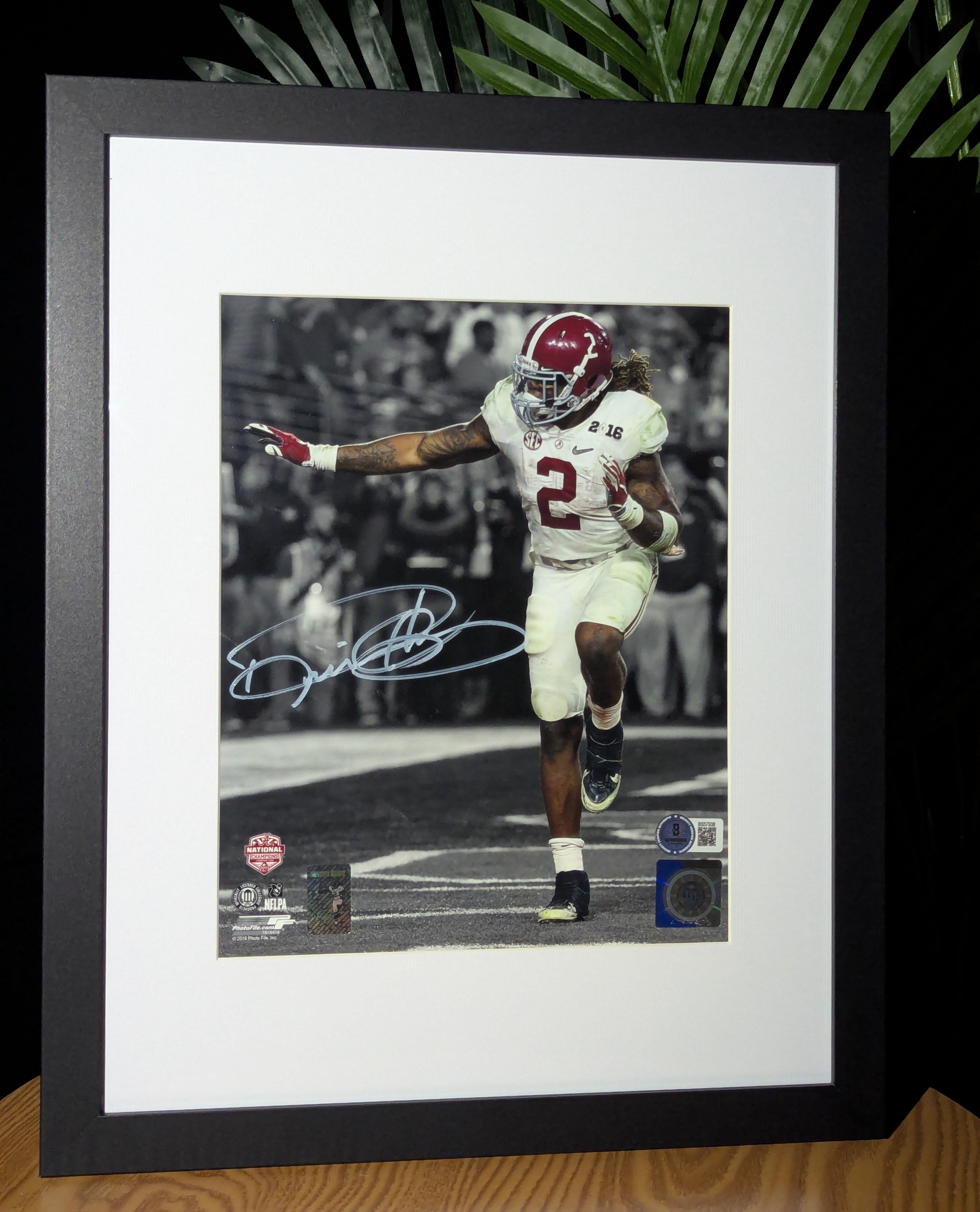 Derrick Henry - Signed 8x10 (Beckett)
