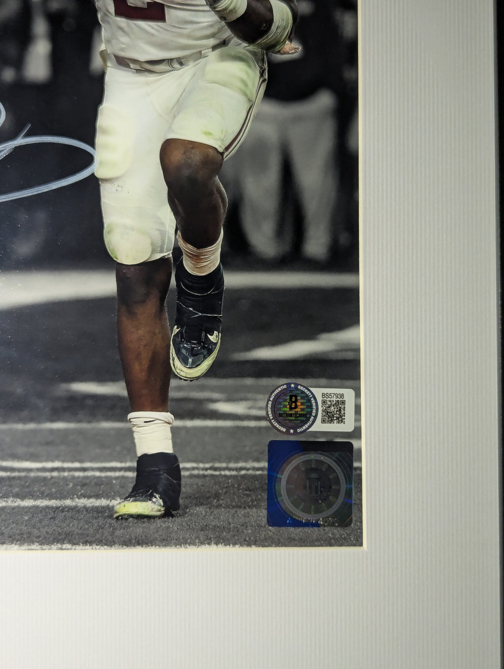 Derrick Henry - Signed 8x10 (Beckett)